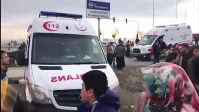 belediye otobusu - Belediye otobüsü kamyona çarptı: 19 yaralı (2) - VAN  Videosu
