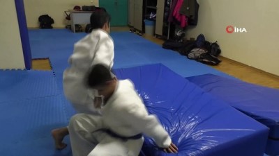 engelli sporcu - İşitme engelli judocular engel tanımıyor  Videosu