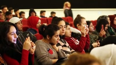 hanli - Reyhanlı'da öğrencilere uygulamalı kuaförlük dersi verildi - HATAY  Videosu