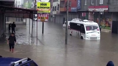 isci servisi - Sağanak nedeniyle yolda mahsur kalanlar kurtarıldı - ADANA  Videosu