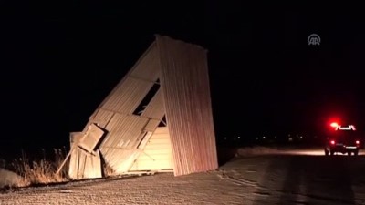 siddetli ruzgar - Şarkışla'da şiddetli rüzgar fabrikaya zarar verdi - SİVAS  Videosu