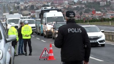 polis karakolu -  Üst geçit yerine yolu kullanarak karşıya geçmeye çalışınca feci şekilde can verdi  Videosu