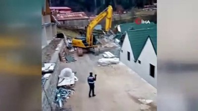 kacak yapi -  Uzungöl'de kaçak yapılar yıkılmaya başlandı  Videosu