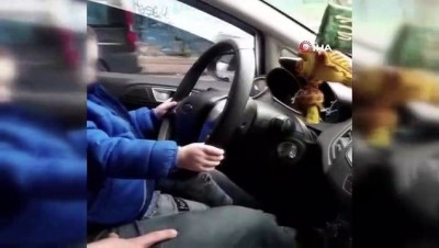  Çocuğa otomobil kullandıran sorumsuz sürücü kamerada 