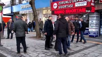 yol verme kavgasi -  Dolmuşçuların yol verme kavgasına polis müdahale etti  Videosu