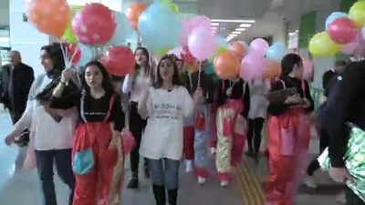 ruh sagligi - Genç sağlıkçılardan hasta çocuklara moral ziyareti - KAYSERİ  Videosu