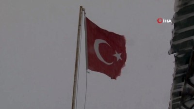 mahsur kaldi -  Kayseri'de tipi nedeniyle otomobiller ve tırlar yolda mahsur kaldı  Videosu