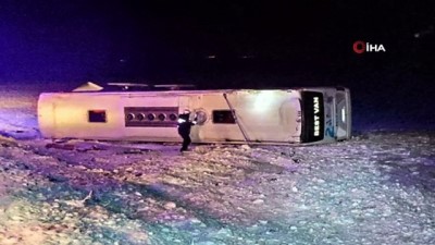 yolcu otobusu -  Kayseri'de yolcu otobüsü devrildi: 20 yaralı  Videosu