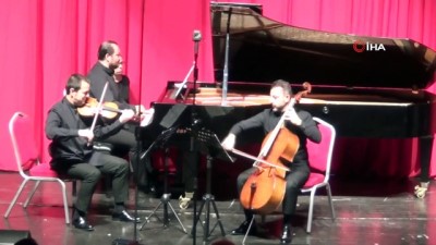  Trio Hexis Tekirdağ’da piyano konseri verdi