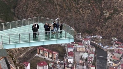 gana - Gümüşhane'deki cam seyir terasının ziyaretçi sayısı 380 bini geçti Videosu