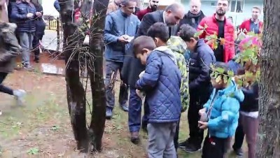  Postacılar artık gittiği her sokağa mama bırakacak