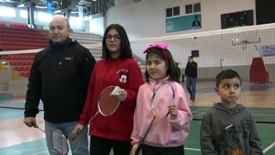 badminton - SPORCU AİLELER - Çocuklarına rakip bulamayan baba spora başladı - KARS  Videosu