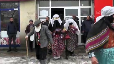 yasli adam - Tunceli'de yeni yılın gelişi 'Gağan' geleneğiyle kutlandı Videosu