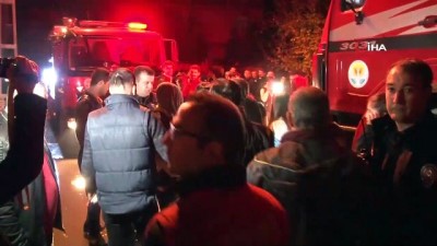  Adana’da yangında mahsur kalan 11 kişi kurtarıldı