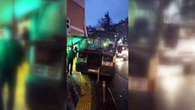 Güngören’de binanın duvarına çarpan minibüsteki 3 yolcu yaralandı - İSTANBUL 