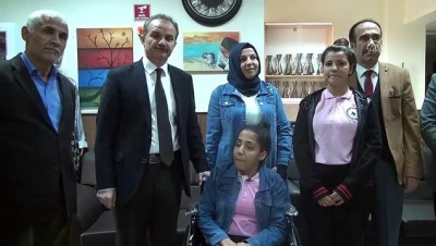 ameliyat - Kardelen'e yeni tekerlekli sandalye hediye edildi - ADIYAMAN Videosu