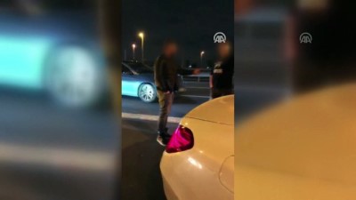 Kaza yapan sürücü, yanındaki çocuğu araçta bırakıp kaçtı - İSTANBUL 
