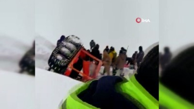  Mersin'deki karda arama çalışmalarında paletli araç devrildi: 1 yaralı