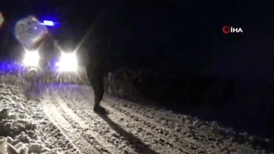 eve donus -  Tipide zorlu eve dönüş...Meradaki 300 küçükbaş hayvan, kar yağışı altında 6 saat sonra köye ulaştırıldı  Videosu