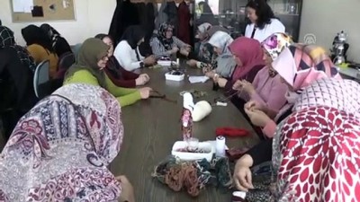 oyuncak bebek - Naftalin kokan sandıklardan çıkan eşyalar geleneksel 'Oynar bebeğe' dönüşüyor - KAYSERİ  Videosu