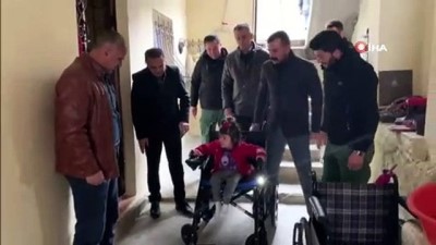 kucuk kiz -  6 yaşındaki Narin, akülü sandalyesine kavuştu  Videosu