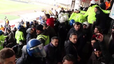yedek oyuncu - Boluspor - Eskişehirspor maçı sonrası tribünde kavga çıktı - BOLU Videosu