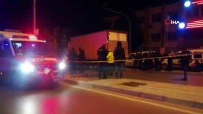 agir yarali -  Kamyon tekerlerine sıkışarak metrelerce sürüklenen bisiklet sürücüsü genç hayatını kaybetti  Videosu