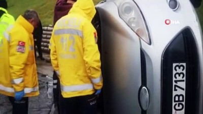 yarali kadin -  TEM'de kayganlaşan yolda araç yan yattı :1 yaralı  Videosu