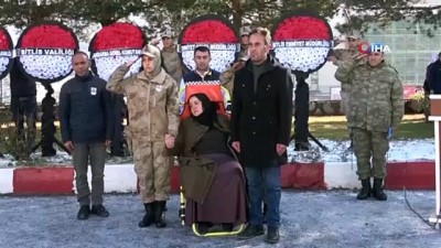 kadin subaylar -  Pençe-3 Harekatı şehidi sözleşmeli er Alparslan Kurt toprağa verildi  Videosu