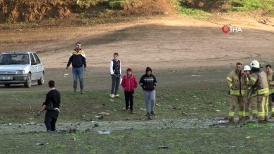 itfaiye eri -  Suyu çekilen barajda yürümek isteyen gençler gezisi beklemedikleri sonla bitti  Videosu