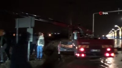 devlet hastanesi -  Yüksekova’da 2 ayrı trafik kazası: 4 yaralı  Videosu