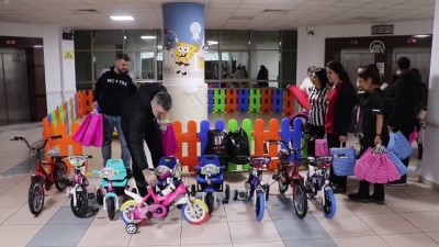 bisiklet - Aydınlı Beşiktaşlılardan hasta çocuklara yeni yıl sürprizi - AYDIN  Videosu