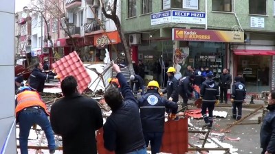siddetli ruzgar - Biga'da fırtına nedeniyle 5 katlı apartmanın çatısı uçtu - ÇANAKKALE  Videosu