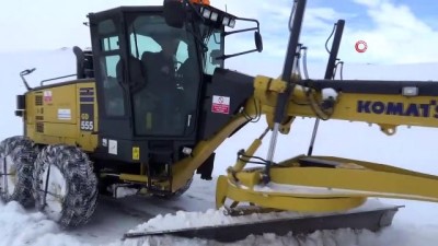kar kalinligi -  Çatıların uçtuğu köye ulaşmak için ekipler seferber oldu  Videosu