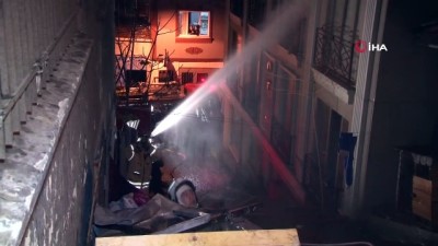 nadan -  Fatih’te metruk bina alev alev böyle yandı  Videosu