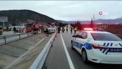 karahisar -  Isparta’da midibüs devrildi: 12 yaralı Videosu