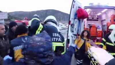 sparta - Isparta'da minibüs devrildi: 12 yaralı (2) Videosu