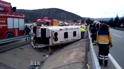 borlu - Isparta'da minibüs devrildi: 12 yaralı Videosu