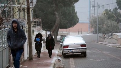 Manisa'nın yüksek kesimlerinde kar yağışı etkili oldu 