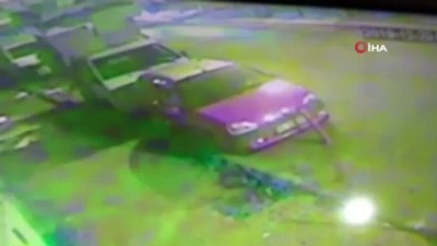 eziler -  Otomobil kanala uçtu, vatandaş son anda kurtuldu  Videosu