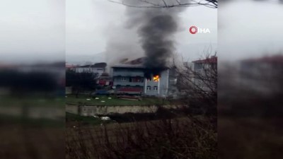  Bilecik'te ev yangını, 1'i çocuk 3 kişi dumandan zehirlendi 