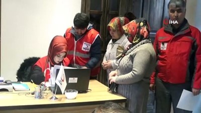  Kızılay'dan Türk ve Suriyeli ailelere kıyafet yardımı