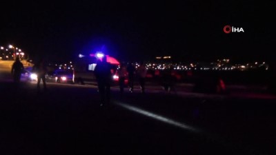 deniz kiyisi -  Ayvalık’ta otomobil denize uçtu  Videosu