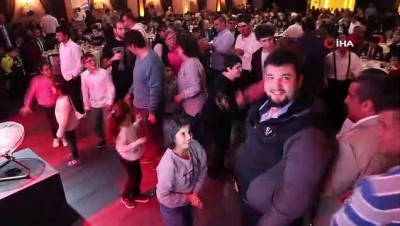 engelli vatandas -  Başkan Aras, engellilerle birlikte halay çekti  Videosu