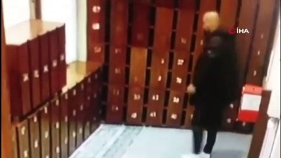 sadaka kutusu -  Camiye tırmanıp sadaka kutusunu böyle boşalttı  Videosu
