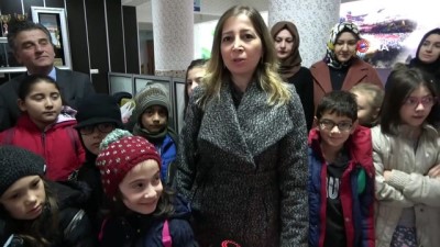 sinif ogretmeni -  Çocuklar üşümesin diye “İlmek İlmek Sevgi” ördüler  Videosu