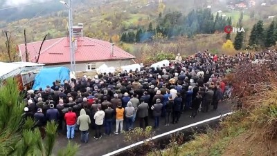 kucuk kiz -  Kastamonu’da kazada ölen aile toprağa verildi  Videosu