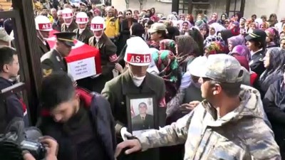 askeri kiyafet -  Van şehidi memleketi Adıyaman’da son yolculuğuna uğurlandı  Videosu