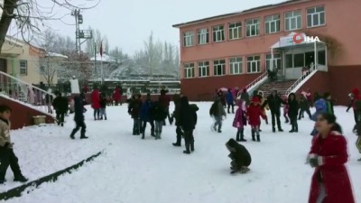  Karlıova'da kar yağışı etkisini gün geçtikçe arttırıyor 