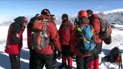  Kayıp dağcıları arama çalışmaları sürüyor 